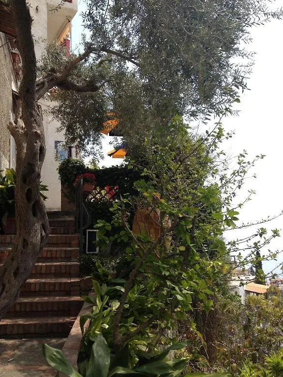 Villa Greta Hotel Rooms & Suites Taormina 2*,