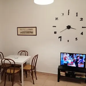 https://casa-anna-siena.it-tuscanyhotel.com