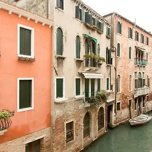  Apartment Dreaming Italy