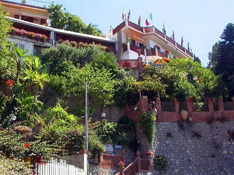 Villa Greta Hotel Rooms & Suites Таормина