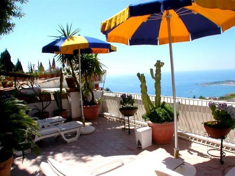 Villa Greta Hotel Rooms & Suites Таормина